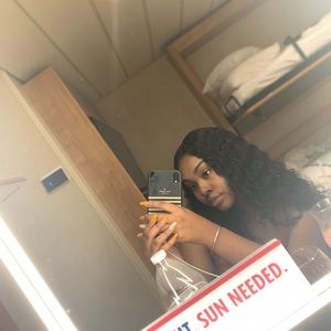 Meet your Posher, Anasia
